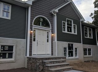 1036 Scenic Dr, Oak Ridge, NJ 07438