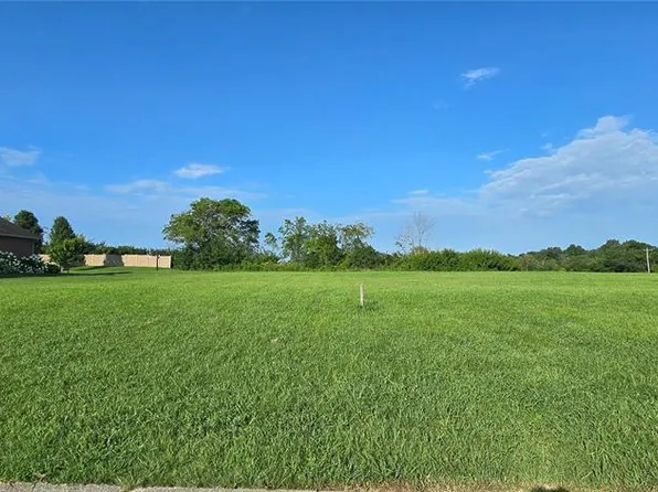 2803 Scenic Lake Dr, New Athens, IL 62264