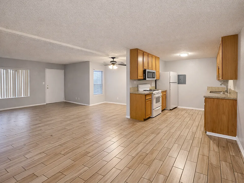 2040 W Avenue J13 #19