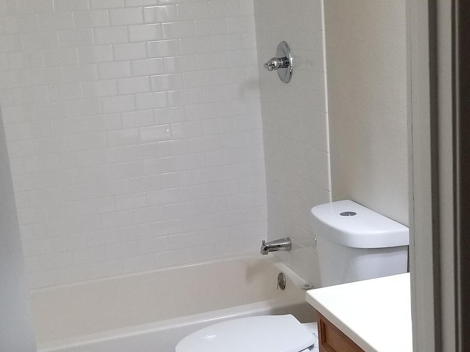2nd image of 1011 W Florence St