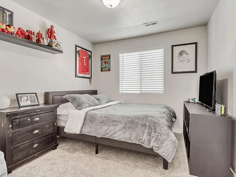 8136 S 5910 W — Photo 18