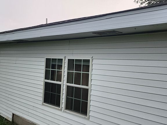 4th image of 905 N Somonauk Rd