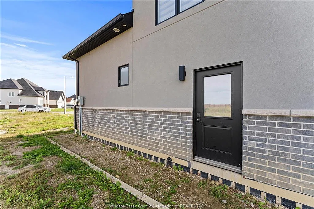 3 bed, $2,250 — Photo 2