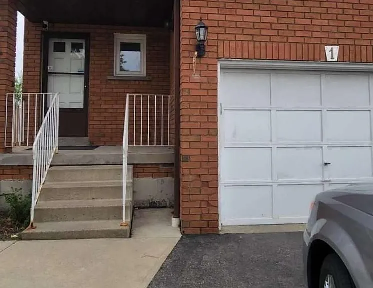 1 Dutch Cres N — Photo 1