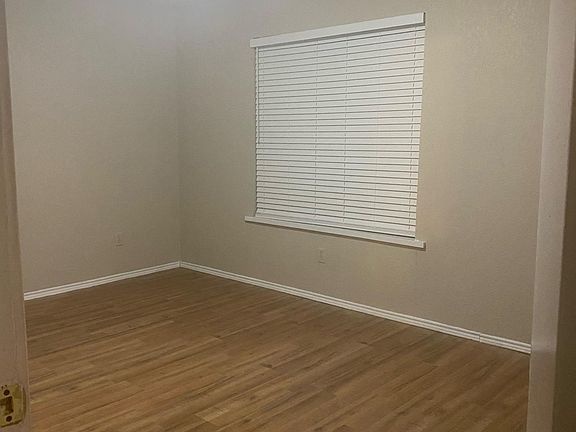 4th image of 602 E Oak St APT B