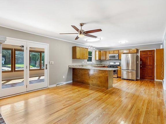 5th image of 10 Selwyn Dr