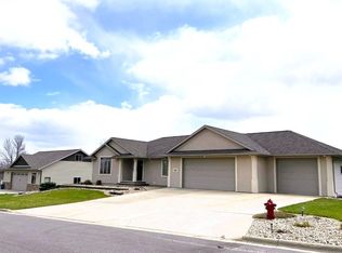 119 Sunview Dr, Adrian, MN 56110