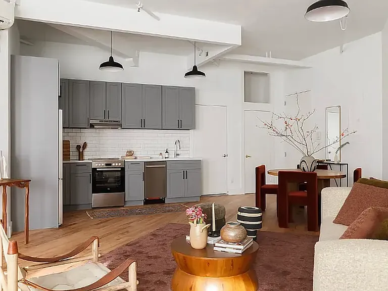 239 Banker St #1Q — Photo 9