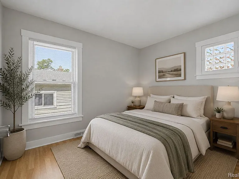 1301 E Muir Ave — Photo 10