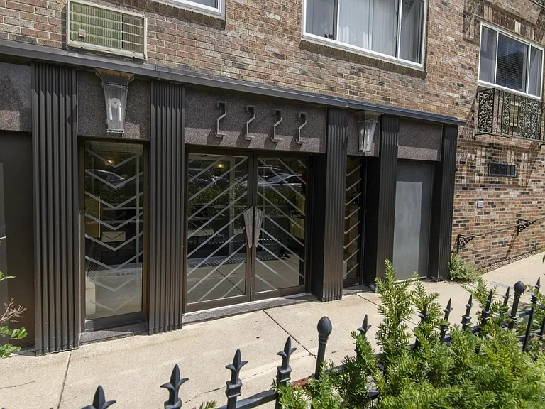 2222 E Belleview Pl #201 — Photo 2