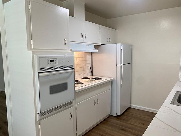 2nd image of 1984 Latham St Unit 18