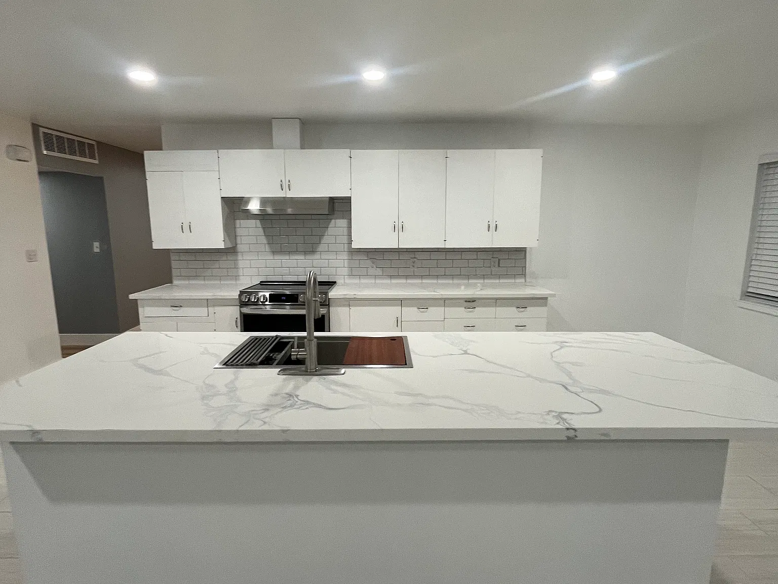 3 bed, 1813 sqft, $2,400 — Photo 4