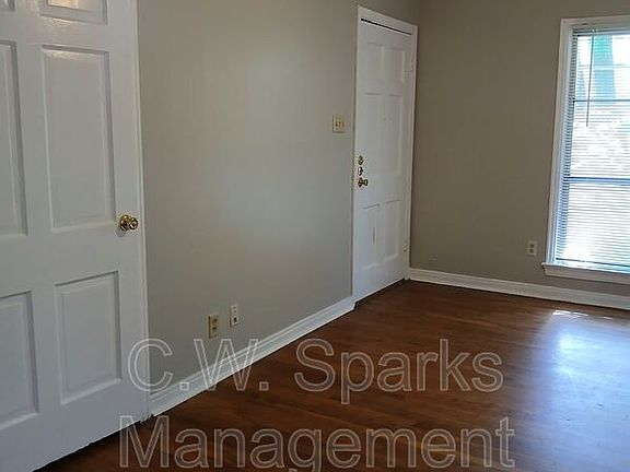 3rd image of 2911 W Clarendon Dr