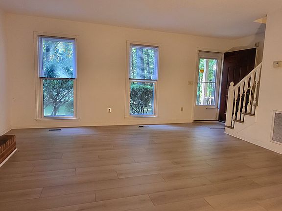 3rd image of 301 Fleming Dr