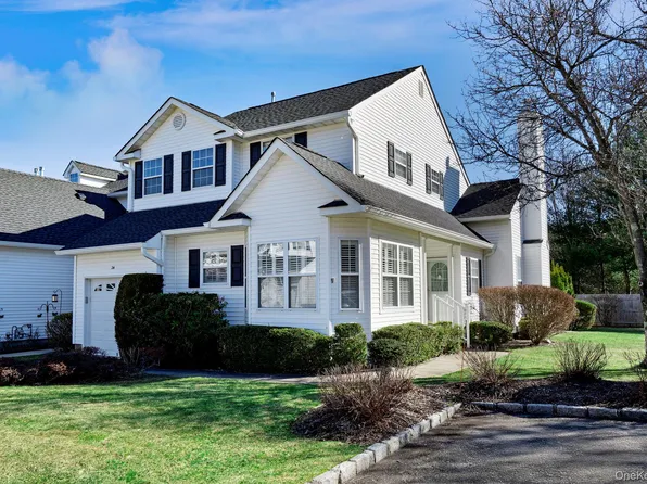 24 Brookville Way, Manorville, NY 11949