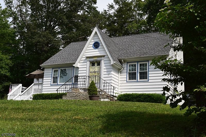 2nd image of 35 Whipporwill Ln