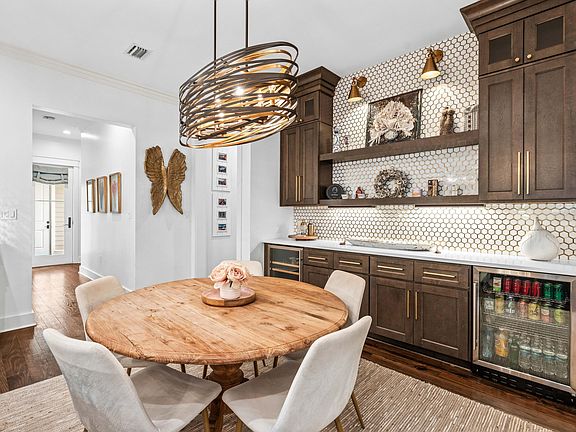 5th image of 265 Artesian Way