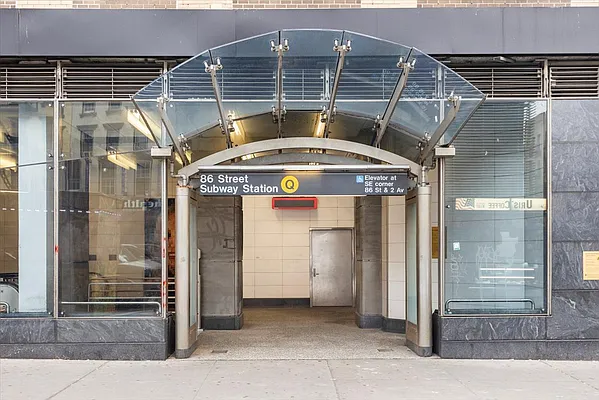 Rented by Edward Seisdedos, LREB | media 31