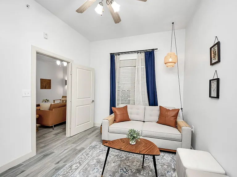 1900 Genesee St #204 — Photo 30