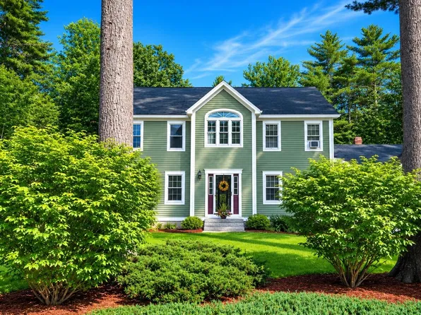 38 Lakeside Drive, Falmouth, ME 04105