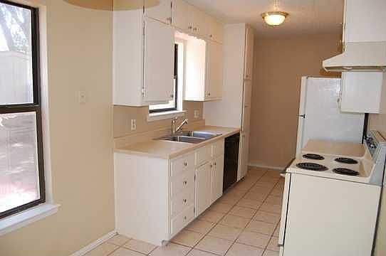 1st image of 2907 La Salle Ave