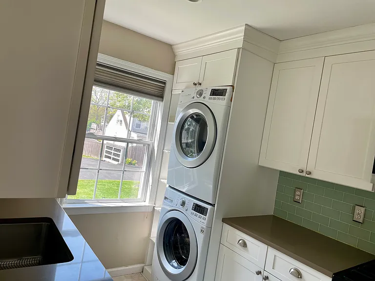 33 Talbot Ln #3 — Photo 3