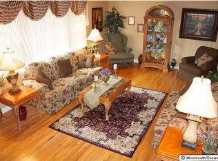 12 Middlebrook Dr, Ocean, NJ 07712