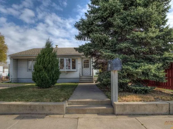 910 Haines Ave, Rapid City, SD 57701