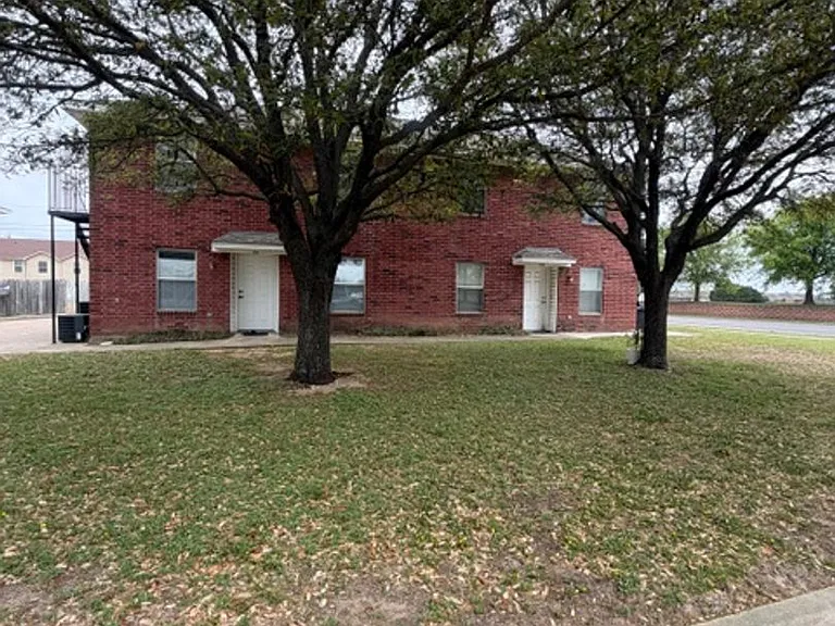 2332-2338 Breezy Dr — Photo 1