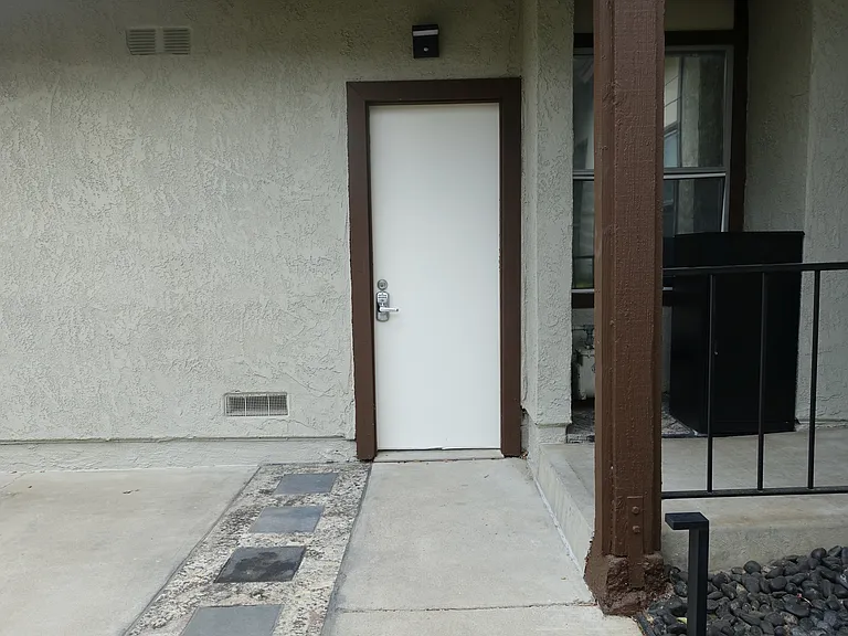 Detached Garage: Side door entry/exit with keyless lock
