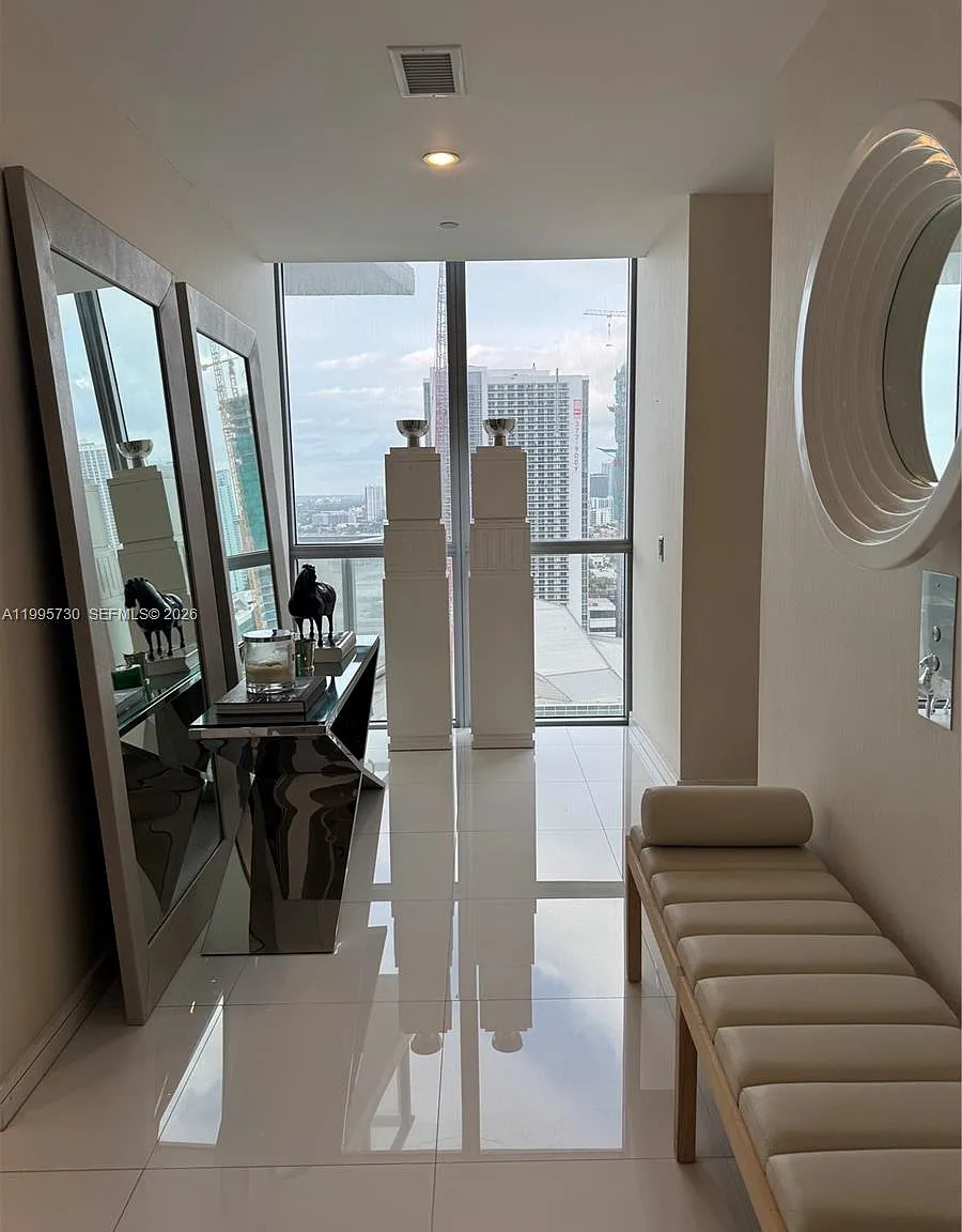 1100 Biscayne Blvd — Photo 3