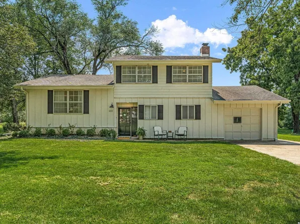 1111 N 1712th Rd, Lawrence, KS 66049