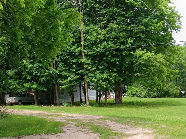 11689 E Hillis Rd, Riverdale, MI 48877