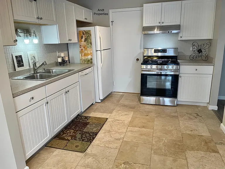 375 Sandalwood Ln #B1 — Photo 1