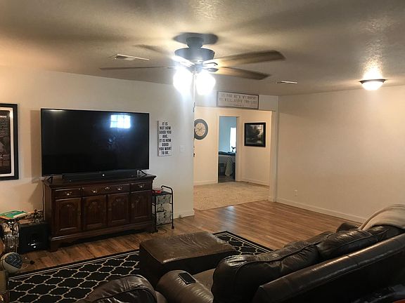 4th image of 410 Snow Dr