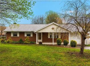 141 Green Acres Dr, Hurricane, WV 25526