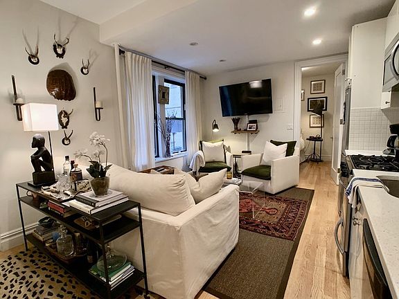 2nd image of 442 Hudson St #1R
