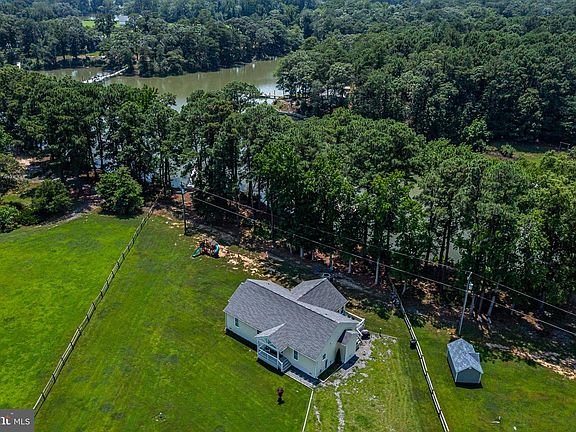 4th image of 408 Smith Point Rd