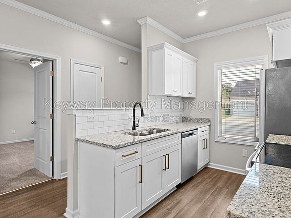 5th image of 5017 Greer Dr