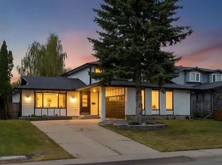 816 S Lake Ontario Dr SE, Calgary, AB T2J3J9