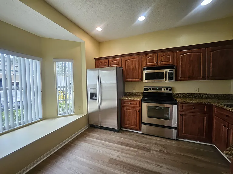 10106 Belleville Pl — Photo 30
