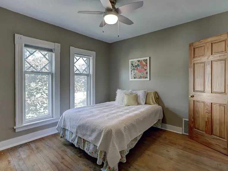 511 W Wisconsin St — Photo 31