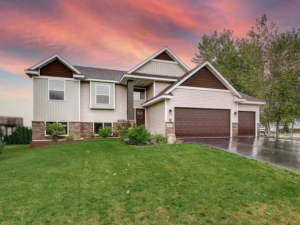 302 8th Ave SE, Isanti, MN 55040