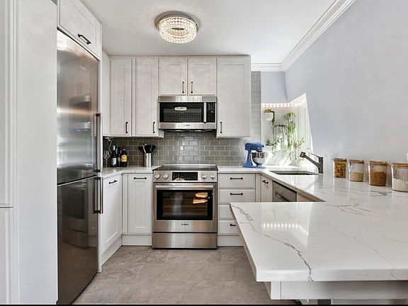 4th image of 790 E 4th St #3