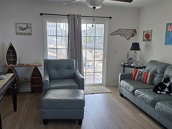 4th image of 100 Shore Dr #Ii