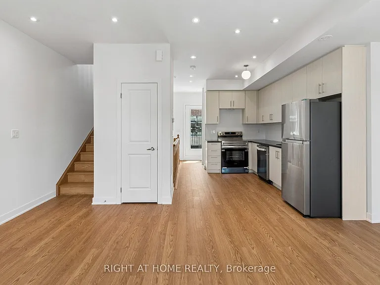 15100 Yonge St #206 — Photo 16
