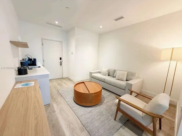 229 SW 9th St #303, Miami, FL 33130