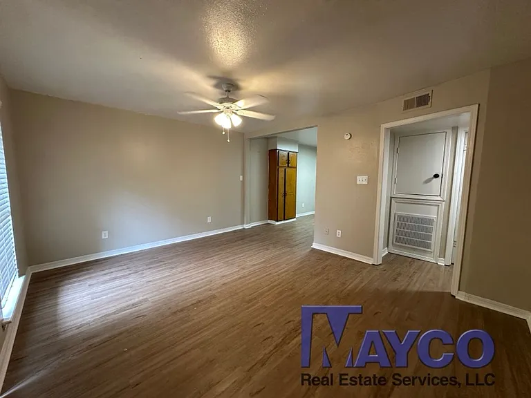 Grand Oaks Apartment Homes — Photo 12