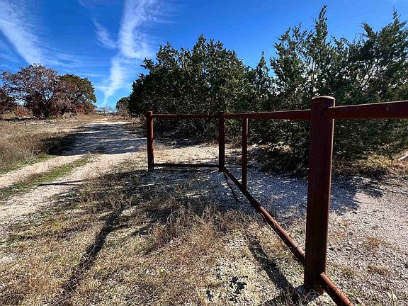 3rd image of 1063 County Road 200