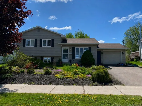 41 Rockmaple Dr, Moncton, NB E1G 2H1